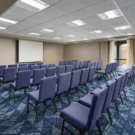 Отель Courtyard By Marriott Potomac Mills Вудбридж Экстерьер фото