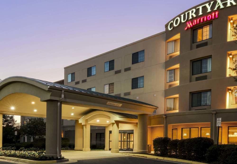 Отель Courtyard By Marriott Potomac Mills Вудбридж Экстерьер фото