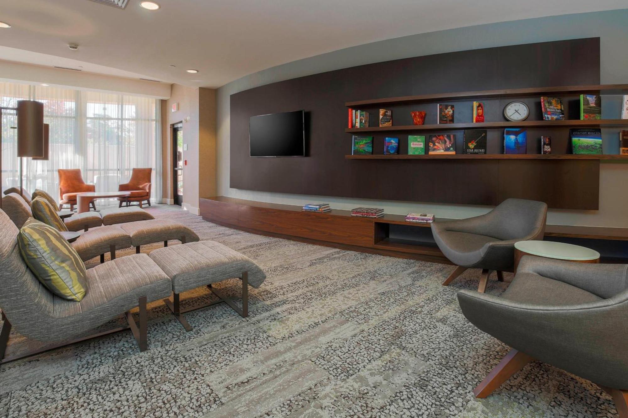 Отель Courtyard By Marriott Potomac Mills Вудбридж Экстерьер фото