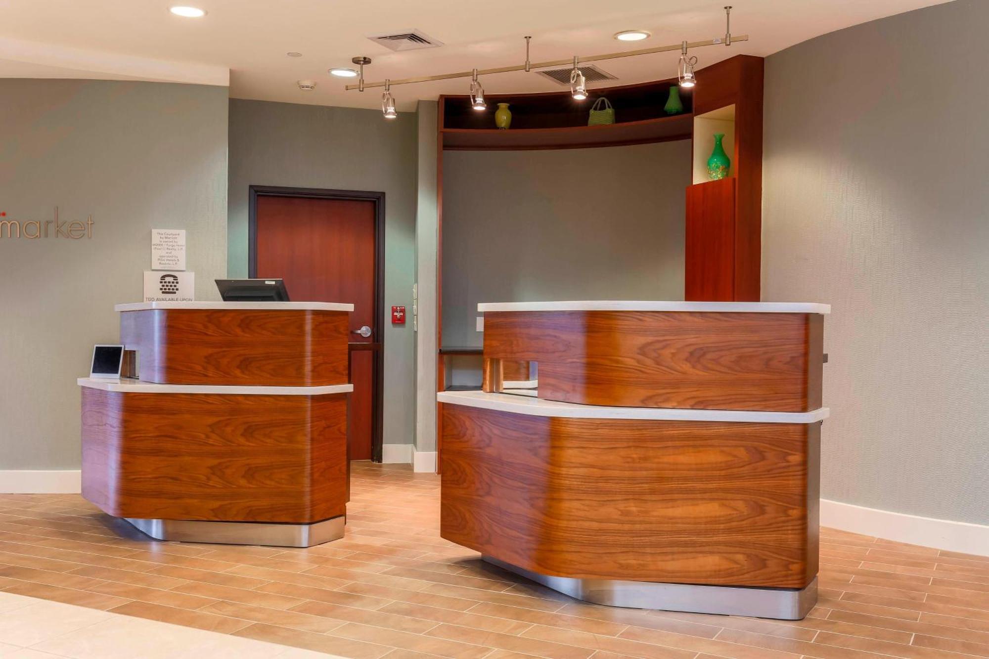 Отель Courtyard By Marriott Potomac Mills Вудбридж Экстерьер фото