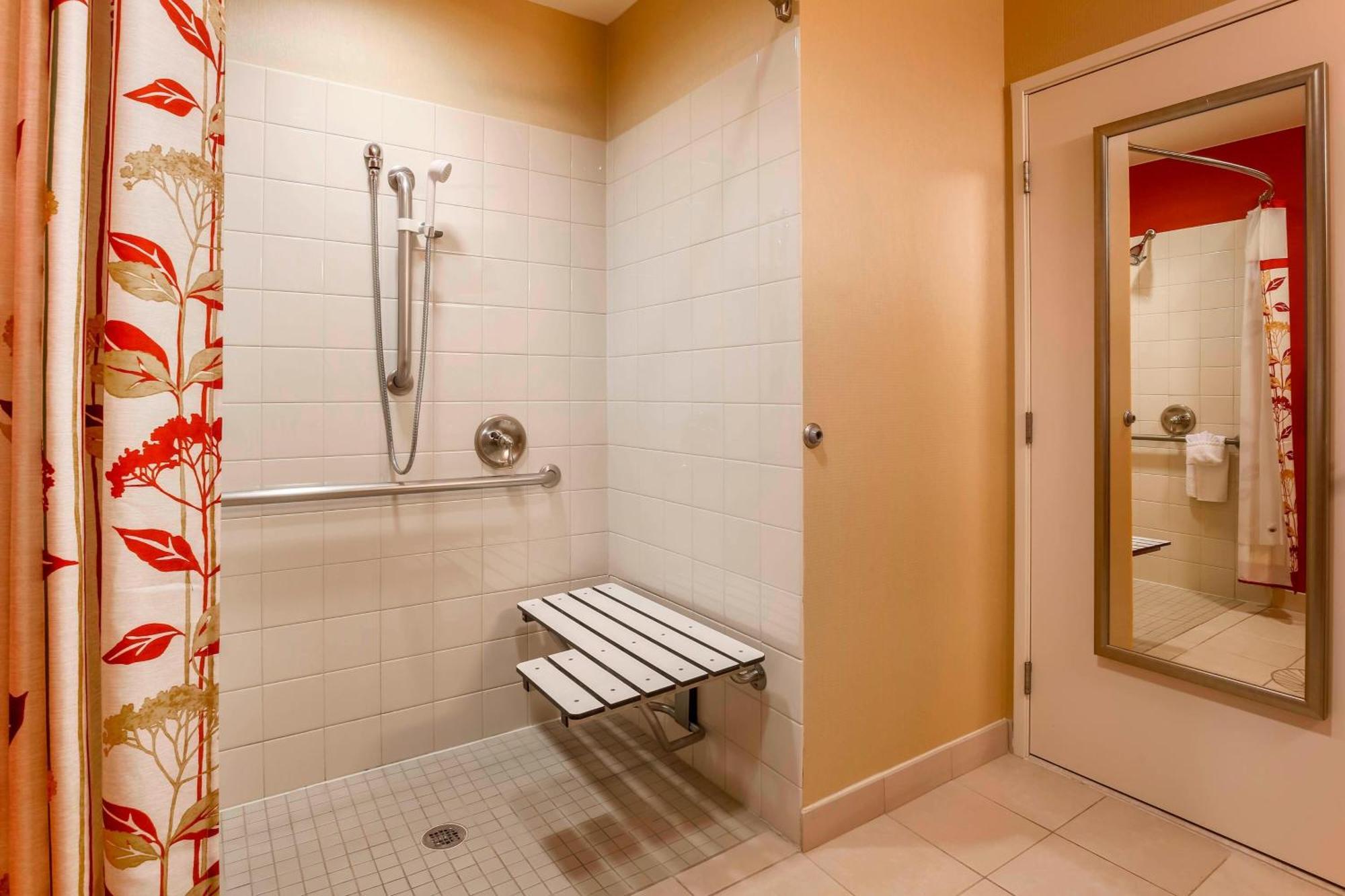 Отель Courtyard By Marriott Potomac Mills Вудбридж Экстерьер фото