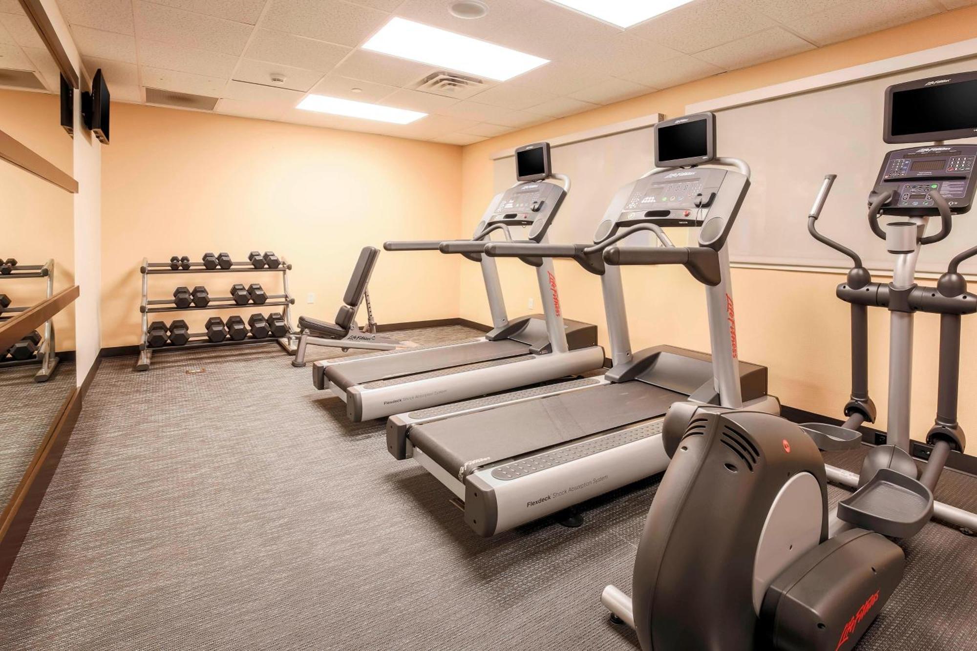 Отель Courtyard By Marriott Potomac Mills Вудбридж Экстерьер фото