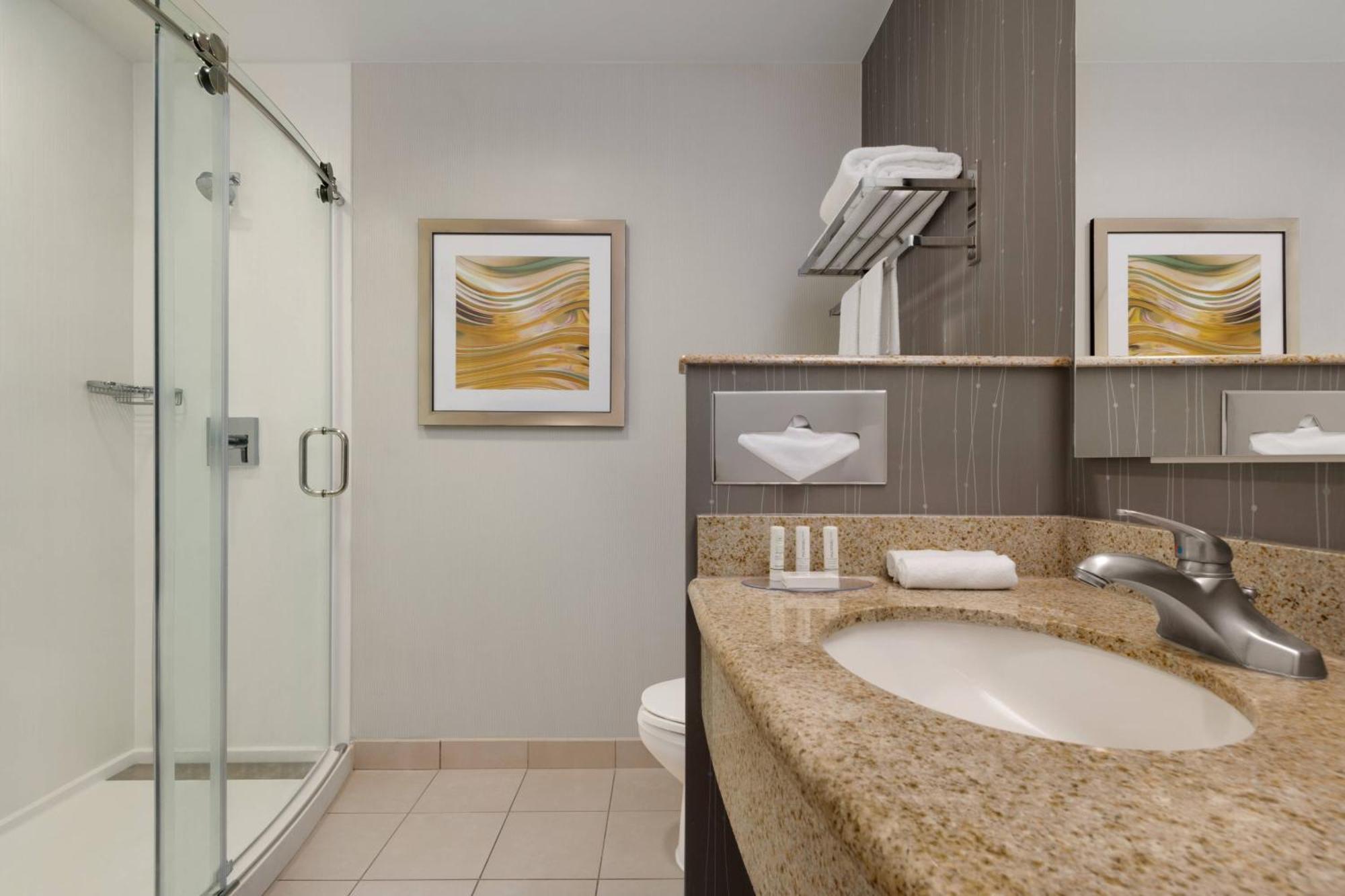 Отель Courtyard By Marriott Potomac Mills Вудбридж Экстерьер фото