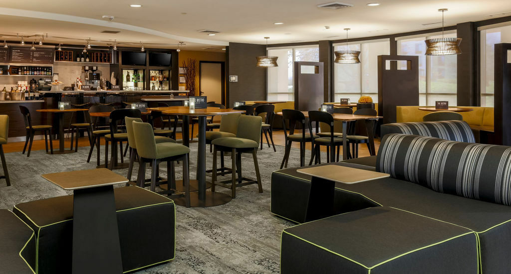 Отель Courtyard By Marriott Potomac Mills Вудбридж Экстерьер фото